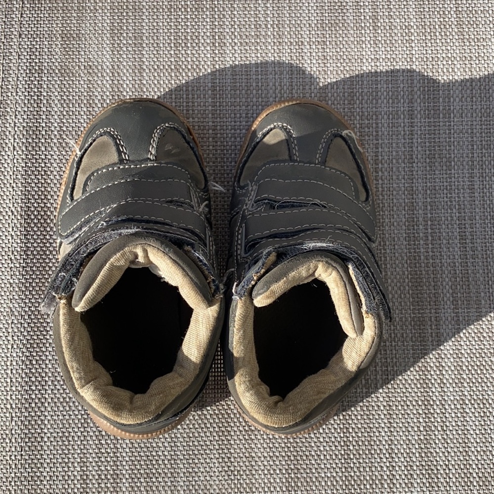 Easy wear  velcro baby/toddler shoes! - Picture 6 of 7